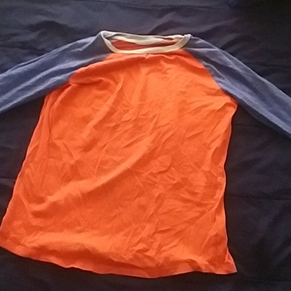 Im selling some cloths that dont fit me anymore. - Picture 8 of 9